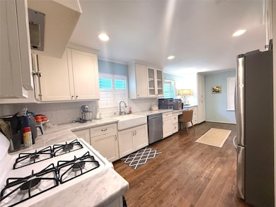 1434 Glourie Dr, Houston, TX 77055 - photo 5