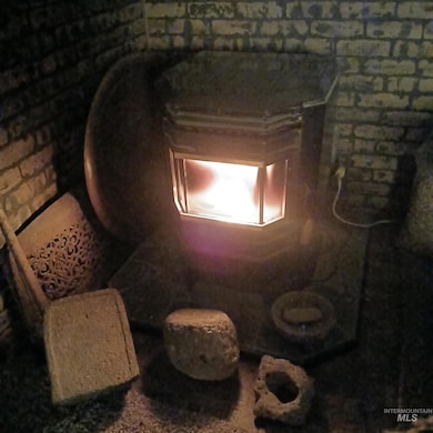 Detailed view of oil tank