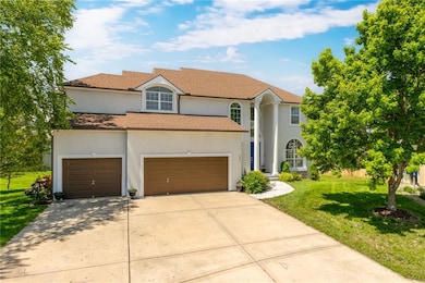 2603 SW Shadow Creek Ct, Blue Springs, MO 64015 - photo 2