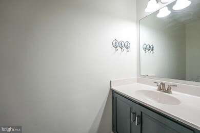 4908 Sauquoit Ln, Annandale, VA 22003 - photo 4