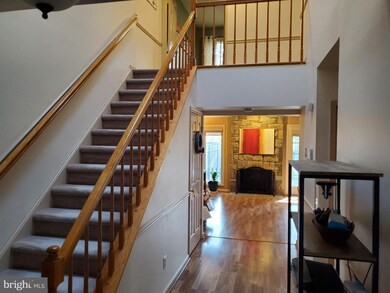 20736 Highland Hall Dr, Montgomery Village, MD 20886 - photo 3