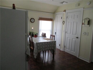 170 Oakland Ave unit 2nd floor, Pawtucket, RI 02861 - photo 2