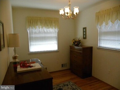 241 Cabbel Dr, Manassas Park, VA 20111 - photo 5