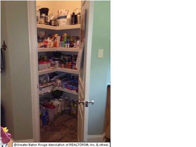 Nice walkin pantry