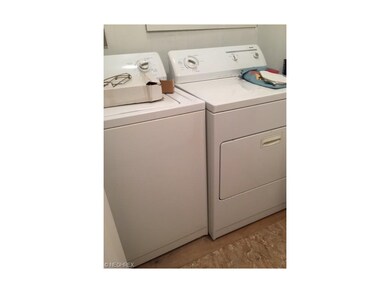 LAUNDRY / WASHER, DRYER