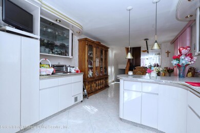 32 Slater Blvd, Staten Island, NY 10305 - photo 5