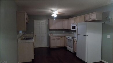 2509 Eight Oaks Dr, High Point, NC 27263 - photo 7