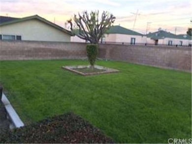 17446 Virginia Ave unit 10, Bellflower, CA 90706 - photo 3