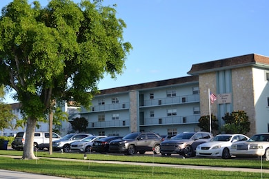 Shore Club unit 303, North Palm Beach, FL 33408 - photo 2