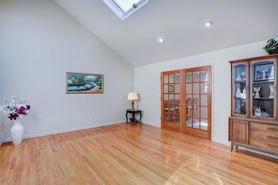 007_Living Room