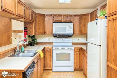 8505 Jewel Lake Road 4-small-009-Kitchen
