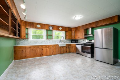 12-web-or-mls-9081 E Baker-11