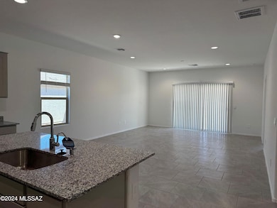 Great room comes with blinds