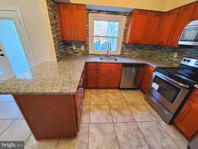 12107 Dove Cir, Laurel, MD 20708 - photo 4