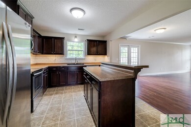 Open Kitchen with Breakfast Bar