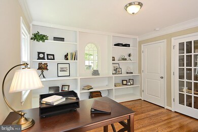 825 Empress Ct, Alexandria, VA 22308 - photo 5