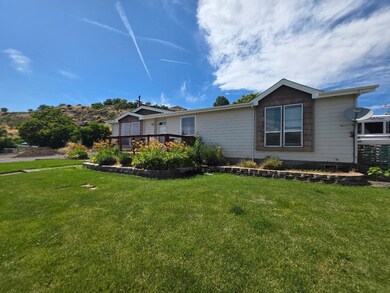 624 Dufur Ave, Maupin, OR 97037 - photo 2