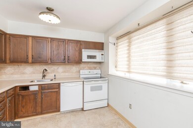 200 S Roberts Rd unit F 1, Bryn Mawr, PA 19010 - photo 7