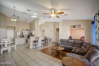 7-web-or-mls-W Pershing St-005