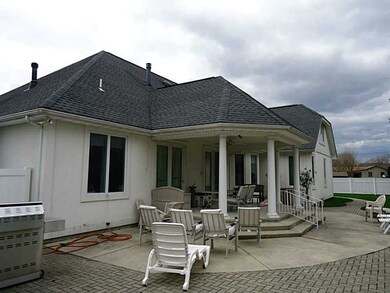 Patio/Deck. Beautiful columns & ceiling fan