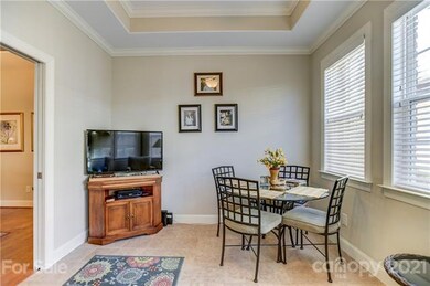 Sunroom with Tray ceiling.