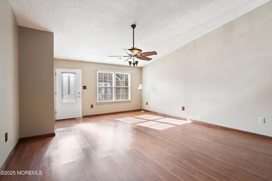 24 Jaffreyton Close unit 462, Freehold, NJ 07728 - photo 4