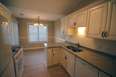 1711 Chesapeake Ln unit 4, Schaumburg, IL 60193 - photo 2