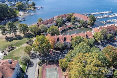 18009 Kings Point Dr unit M, Cornelius, NC 28031 - photo 3