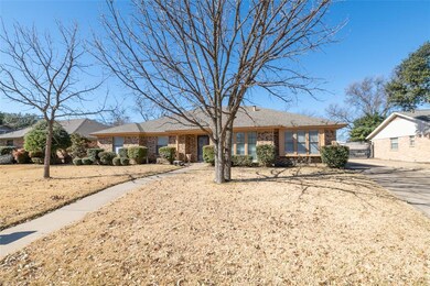 2237 Farrington Ln, Hurst, TX 76054 - photo 5
