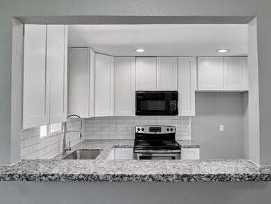 10514 Royal Oaks Dr, Houston, TX 77016 - photo 6