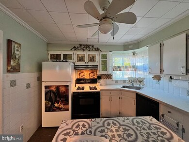 147 N Carol Blvd, Upper Darby, PA 19082 - photo 7