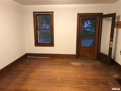 622 1/2 N Albert St, Macomb, IL 61455 - photo 4