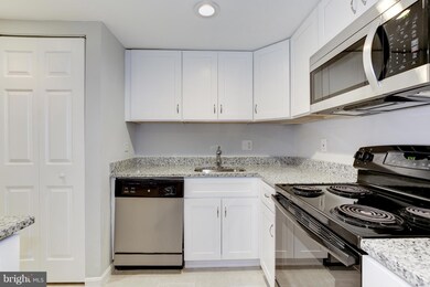 1124 25th St NW unit T4, Washington, DC 20037 - photo 4