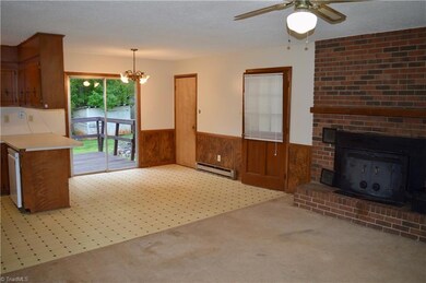 160 E Edison Dr, Statesville, NC 28625 - photo 2