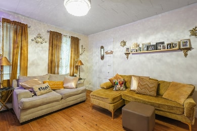 32 Orchard St, Lawrence, MA 01840 - photo 3