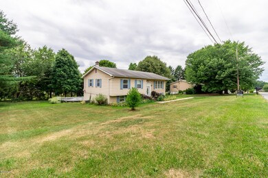 4 Honeysuckle Ln, Milton, PA 17847 - photo 2