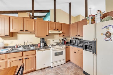 9126 Redfield Dr, Fort Wayne, IN 46819 - photo 6