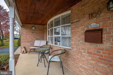 1109 Lilac Ln, Reading, PA 19609 - photo 5