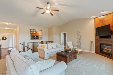 9518 Rushbrook Dr, Johnston, IA 50131 - photo 4