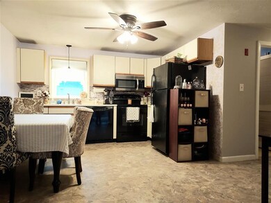 215 Circle Rd unit 12, Manchester, NH 03103 - photo 3