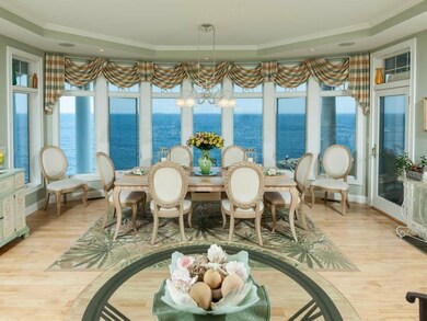Look at this dining room. Just an...