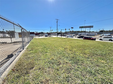 619 W Broadway St, Gainesville, TX 76240 - photo 2