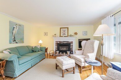 003-photo-living-room-6323491