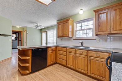 9825 W 50th Terrace, Shawnee, KS 66203 - photo 7