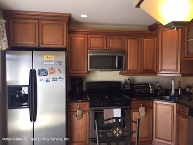 34 Calvanico Ln, Staten Island, NY 10314 - photo 2