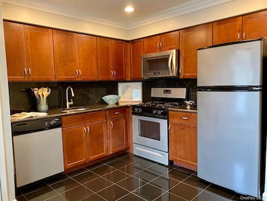 14 Country Club Dr unit 14C, Coram, NY 11727 - photo 2