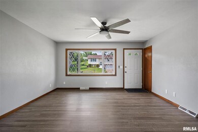 2417 W 44th St, Davenport, IA 52806 - photo 3