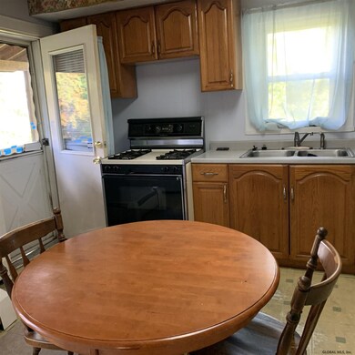 95 Stowe Ave, Troy, NY 12180 - photo 5