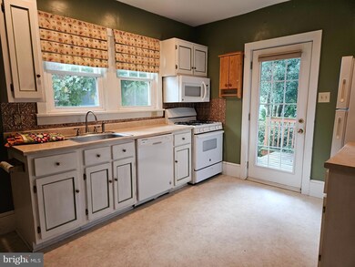 449 S 4th St, Chambersburg, PA 17201 - photo 6