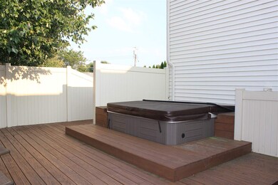 Hot tub with plenty of privacy!